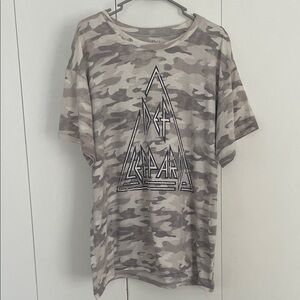 Women’s XL Def Leppard Camouflage T-Shirt – Buckle